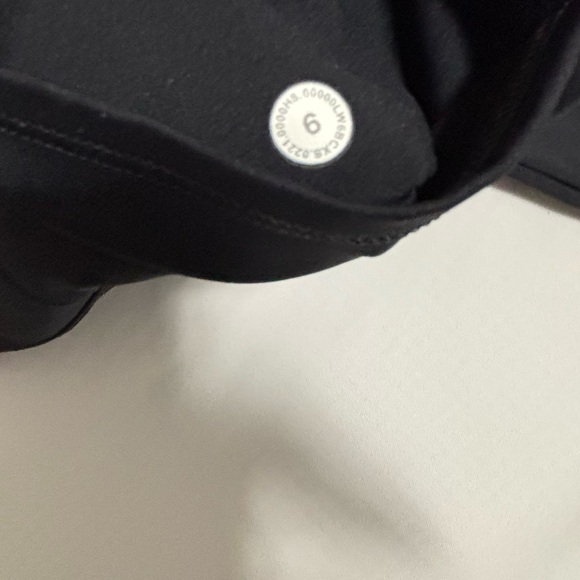 Lululemon Base pace Leggings 23” (with pockets) - Picture 4 of 5